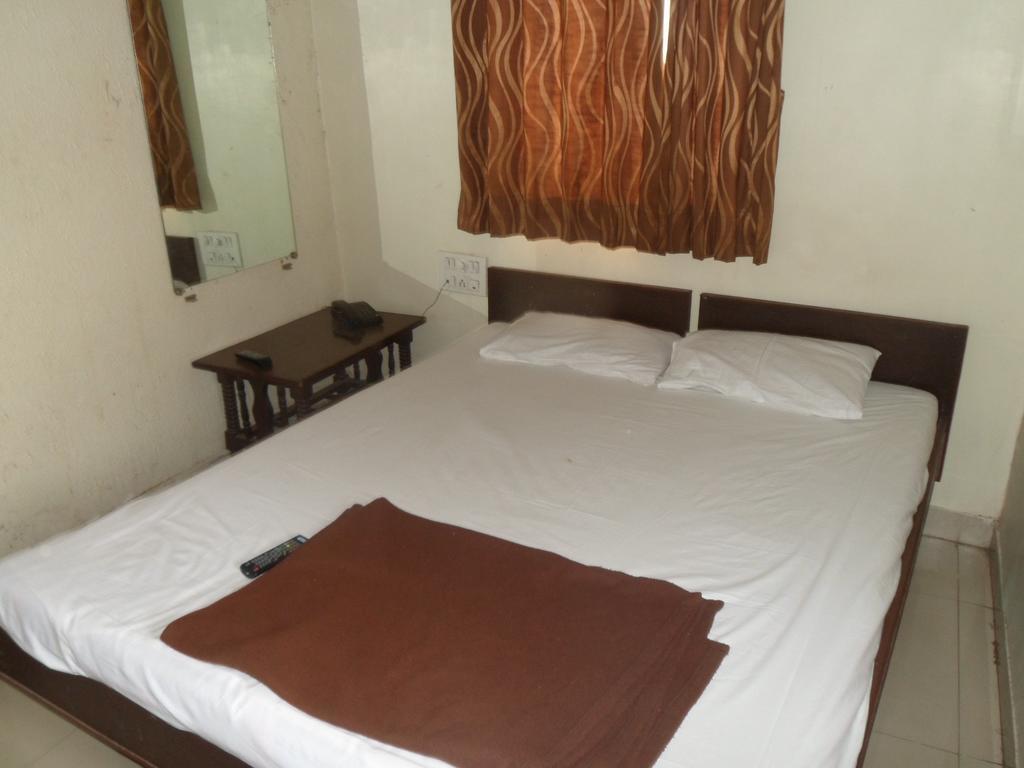 Hotel Atithi Ahmadábád Pokoj fotografie